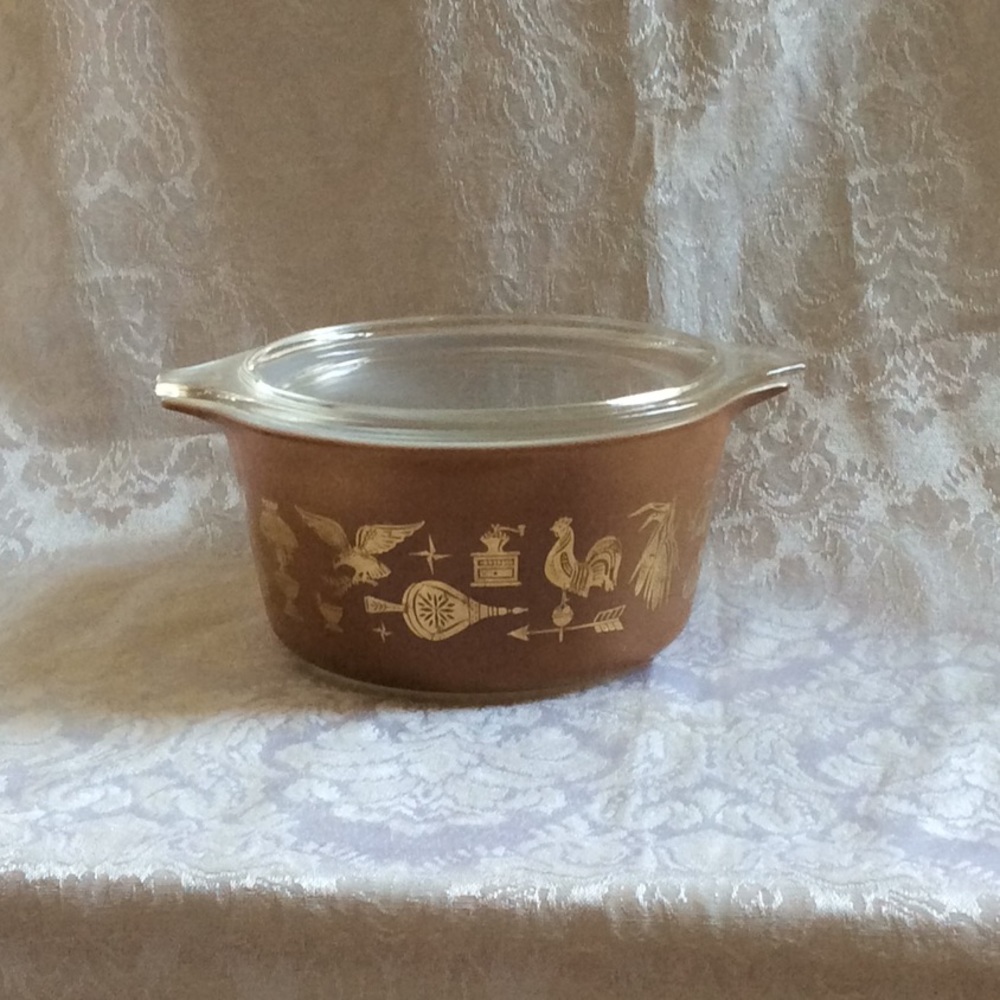 Pyrex Vintage casserole dish Early American EUC